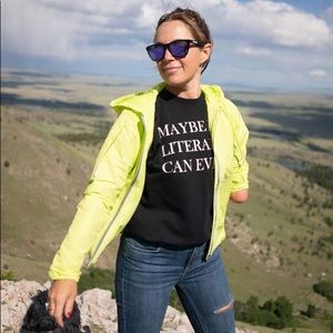 Athletic wind/rain breaker